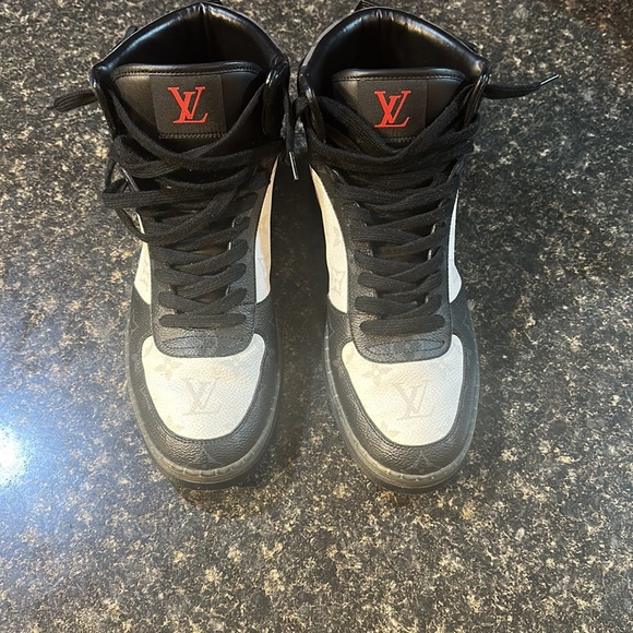 Louis Vuitton sneaker (excellent condition) - Picture 2 of 6